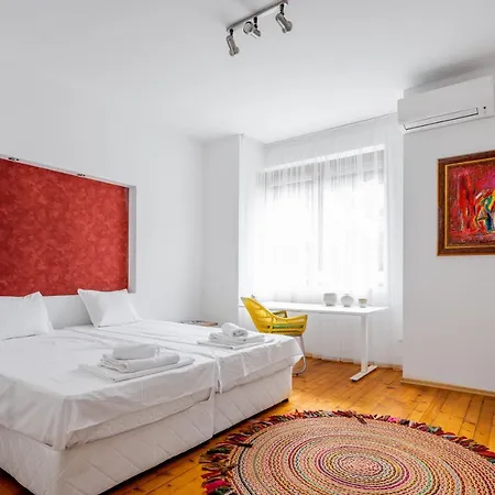 Daire Sofia's Vintage Gem: Spacious 2bd Flat On Solunska