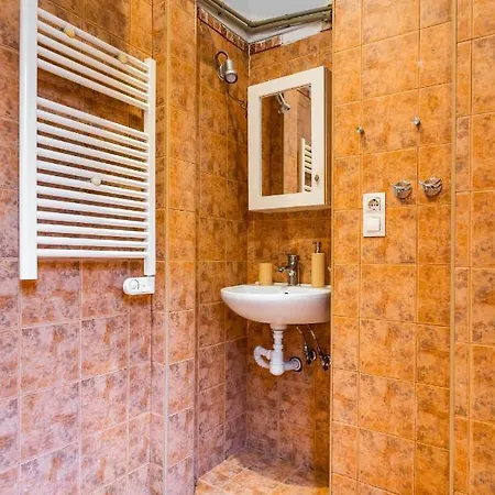 Sofia's Vintage Gem: Spacious 2bd Flat On Solunska Lejlighed