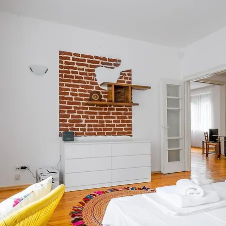Sofia's Vintage Gem: Spacious 2bd Flat On Solunska