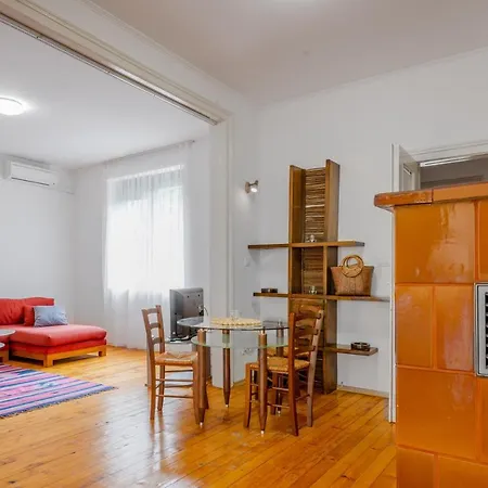 Sofia's Vintage Gem: Spacious 2bd Flat On Solunska *