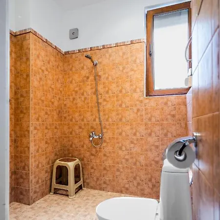 Sofia's Vintage Gem: Spacious 2bd Flat On Solunska סופיה