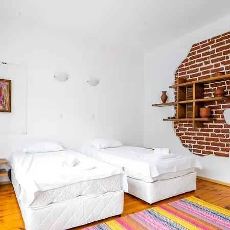 Sofia's Vintage Gem: Spacious 2bd Flat On Solunska Lejlighed *
