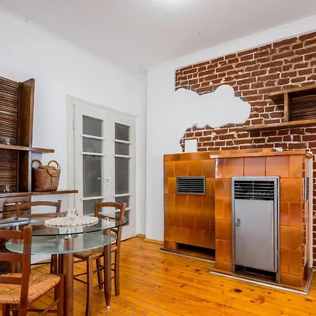 Sofia's Vintage Gem: Spacious 2bd Flat On Solunska *