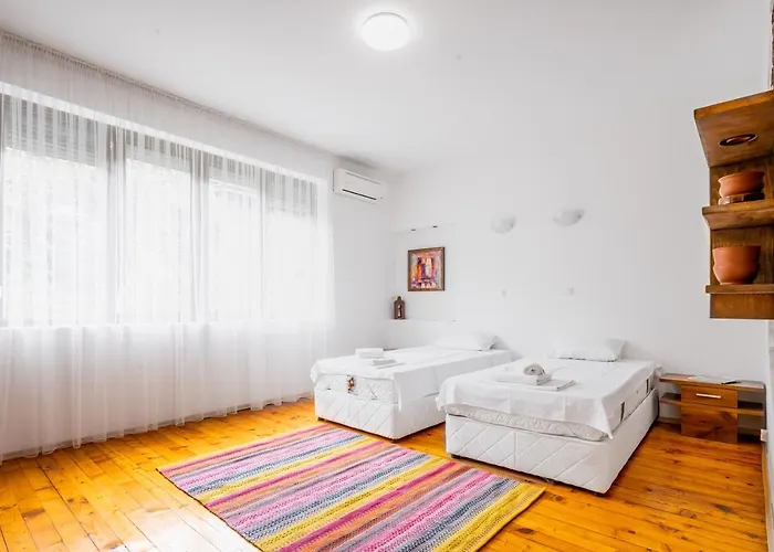 Sofia's Vintage Gem: Spacious 2bd Flat On Solunska