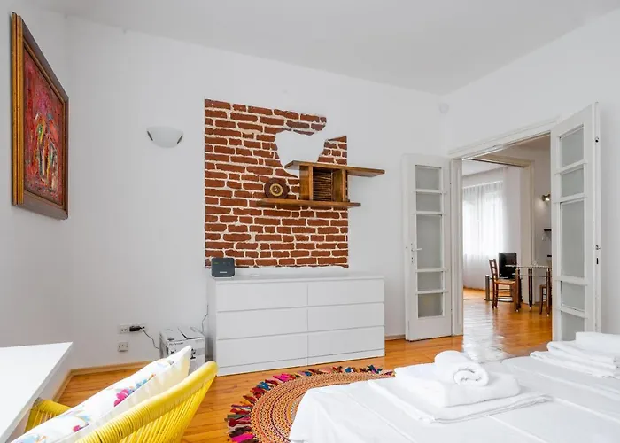 Sofia's Vintage Gem: Spacious 2bd Flat On Solunska