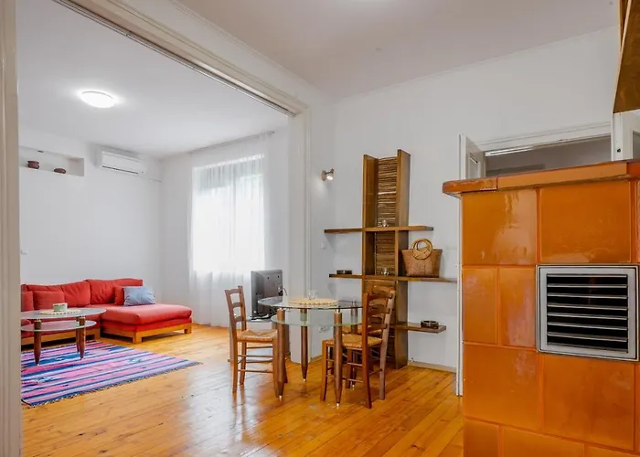 Sofia's Vintage Gem: Spacious 2bd Flat On Solunska *
