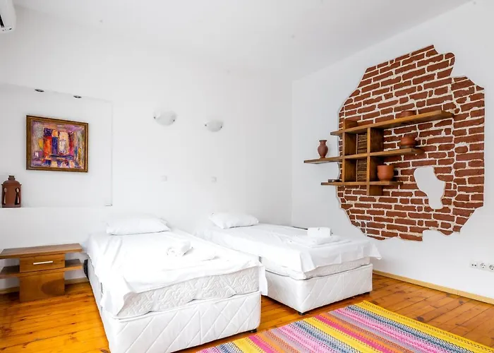 Sofia's Vintage Gem: Spacious 2bd Flat On Solunska Apartment *