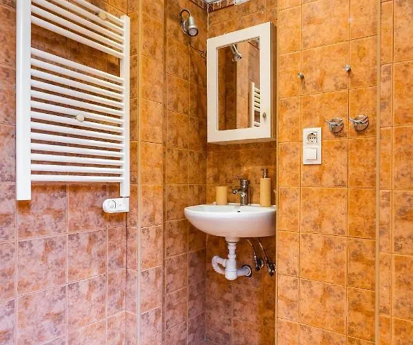 Sofia's Vintage Gem: Spacious 2bd Flat On Solunska Apartment